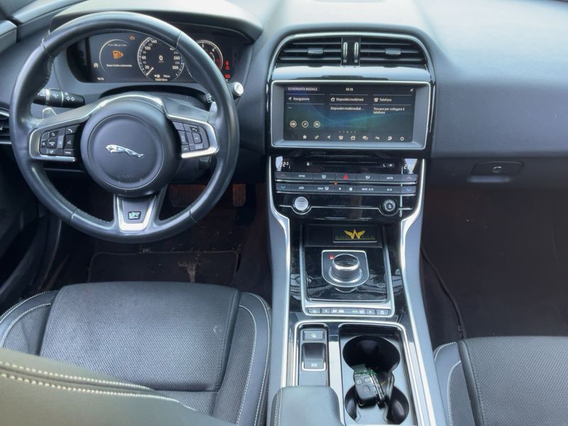 Jaguar XE 25d R-Sport AWD 2017 – снимка 17