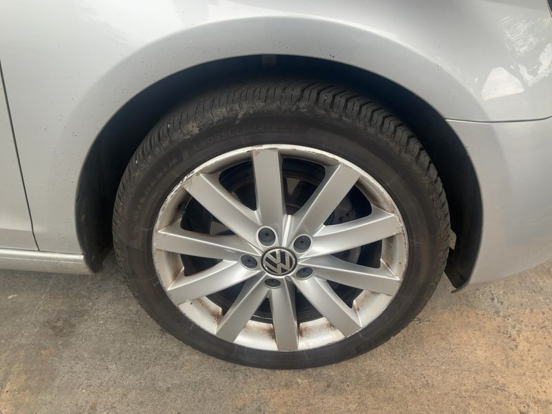Volkswagen Golf VI 1.6 TDI 2011 – снимка 20