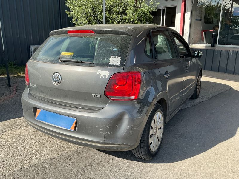 Volkswagen Polo 1.6 TDI Comfortline 2009 – снимка 2