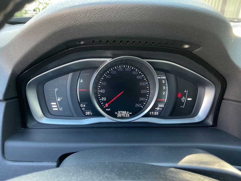 Volvo V70 2.0 D3 Linje Svart 2016 – снимка 19