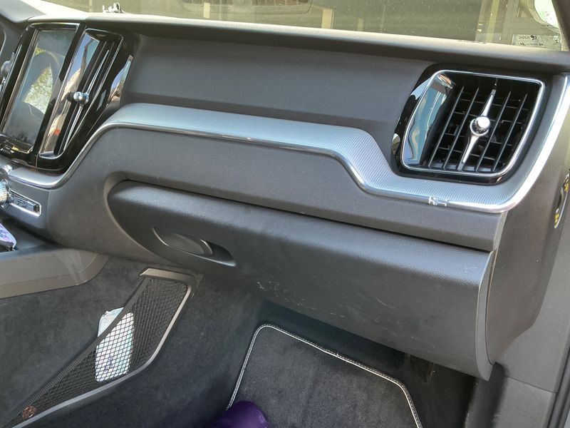 Volvo XC60 2.0 T4 R Design 2WD 2019 – снимка 26