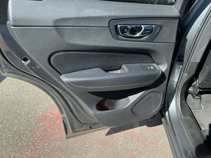 Volvo XC60 2.0 T4 R Design 2WD 2019 – снимка 28