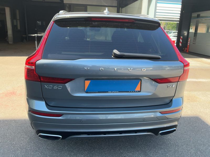 Volvo XC60 2.0 T4 R Design 2WD 2019 – снимка 7