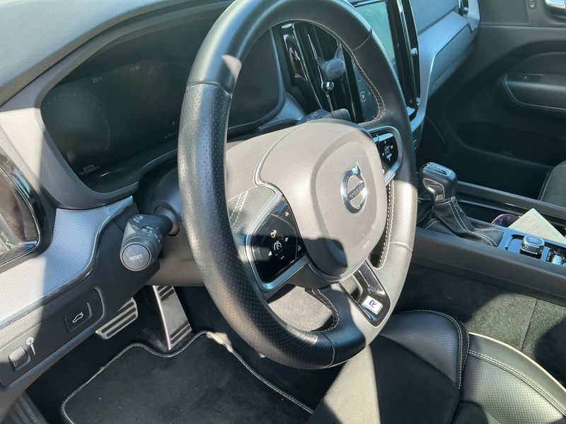 Volvo XC60 2.0 T4 R Design 2WD 2019 – снимка 36