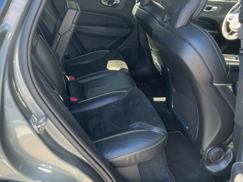 Volvo XC60 2.0 T4 R Design 2WD 2019 – снимка 19