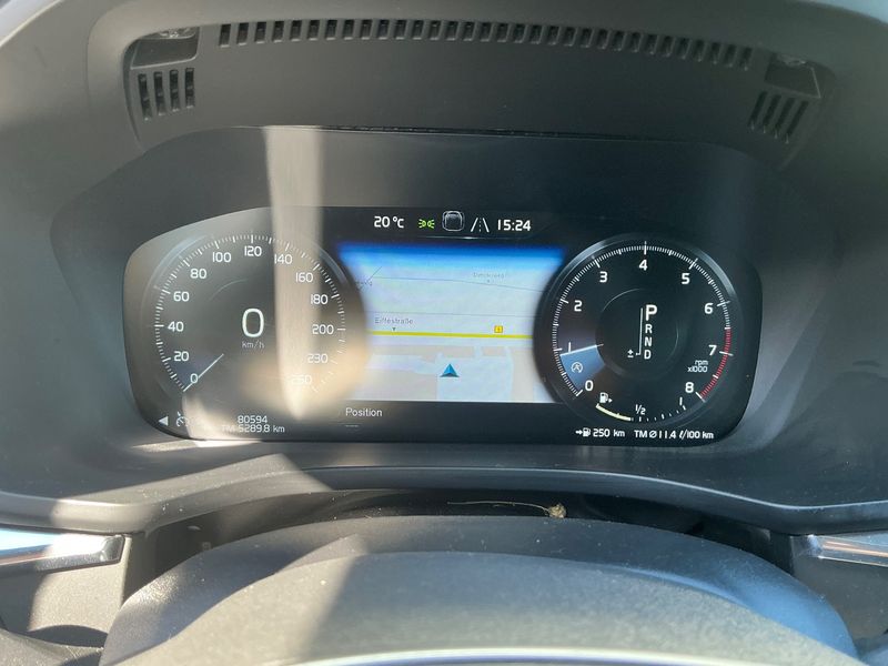 Volvo XC60 2.0 T4 R Design 2WD 2019 – снимка 18