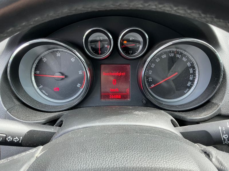 Opel Insignia Sports Tourer 2.0 CDTI Design Edition 2011 – снимка 4