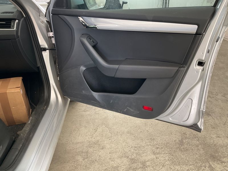 Skoda Octavia 1.2 TSI Ambition 2014 – снимка 38