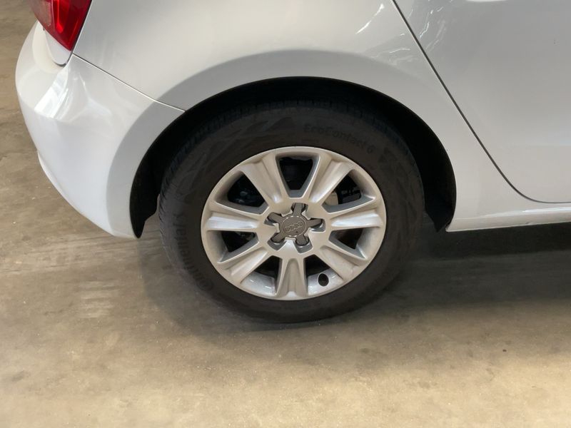 Audi A1 Sportback 1.6 TDI Attraction 2014 – снимка 9