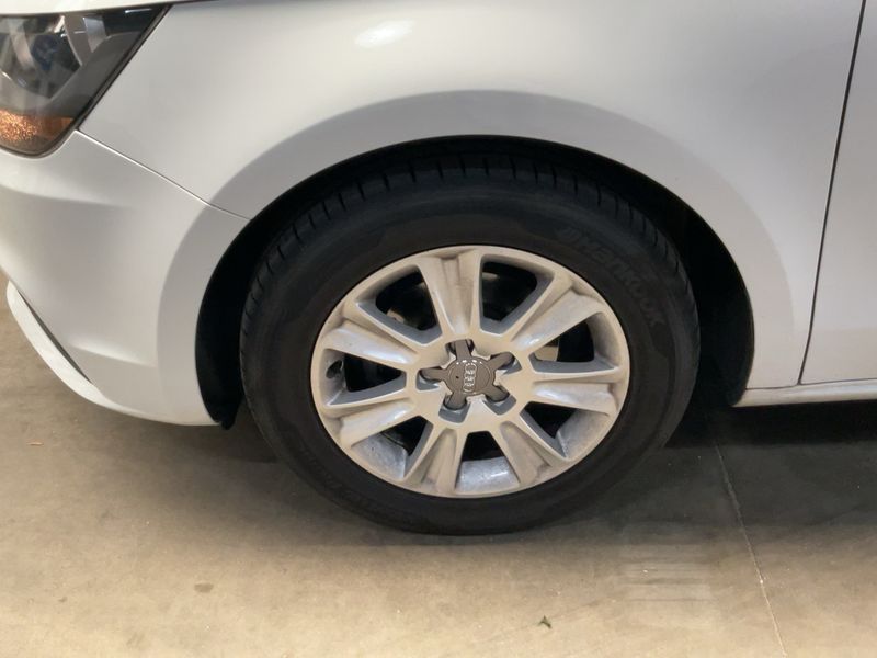 Audi A1 Sportback 1.6 TDI Attraction 2014 – снимка 3