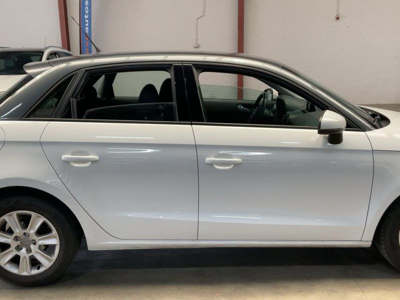 Audi A1 Sportback 1.6 TDI Attraction 2014 – снимка 10
