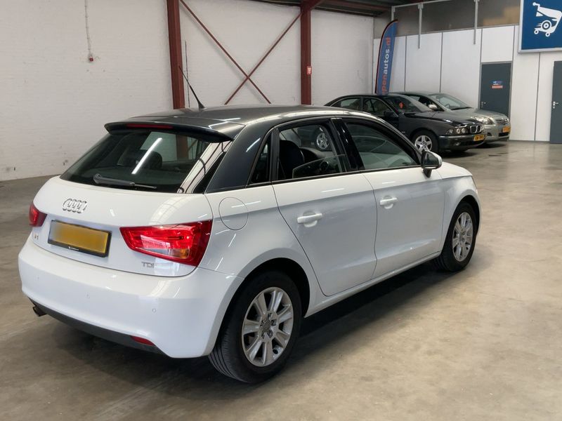 Audi A1 Sportback 1.6 TDI Attraction 2014 – снимка 8