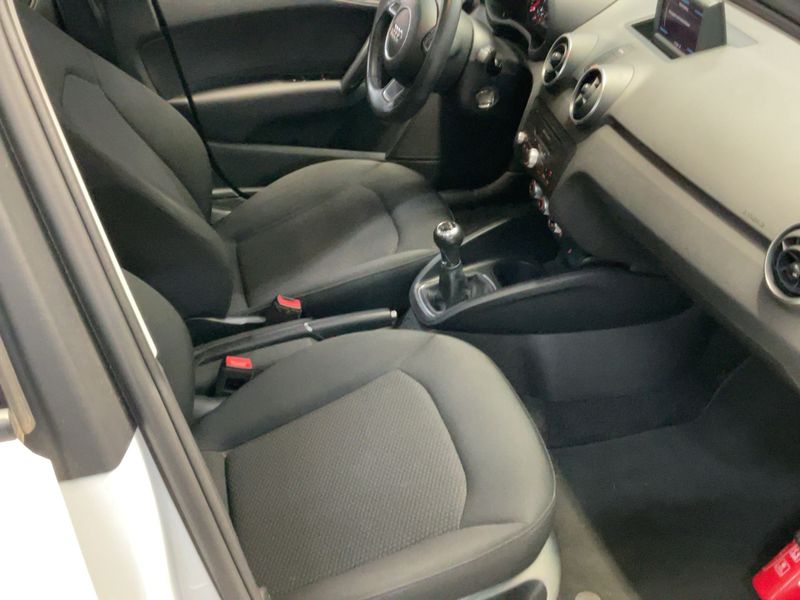 Audi A1 Sportback 1.6 TDI Attraction 2014 – снимка 16