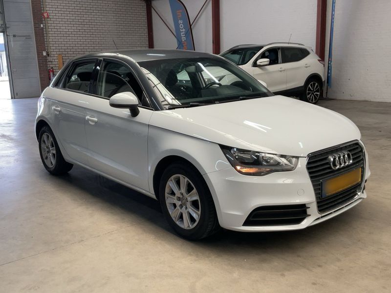 Audi A1 Sportback 1.6 TDI Attraction 2014 – снимка 12