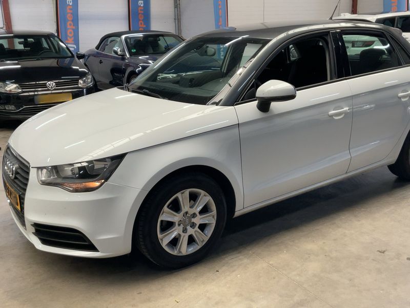 Audi A1 Sportback 1.6 TDI Attraction 2014 – снимка 2