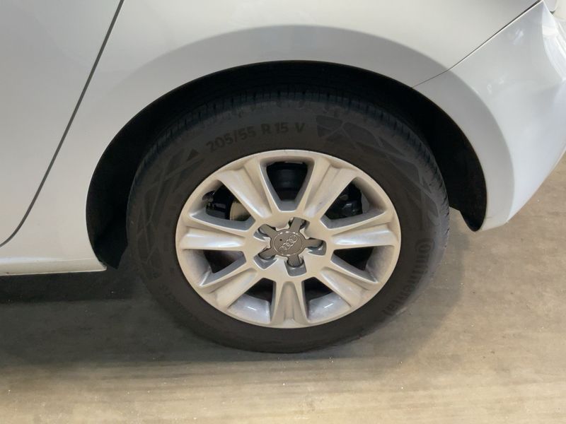 Audi A1 Sportback 1.6 TDI Attraction 2014 – снимка 5