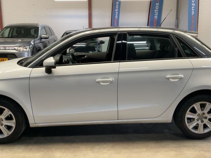 Audi A1 Sportback 1.6 TDI Attraction 2014 – снимка 4