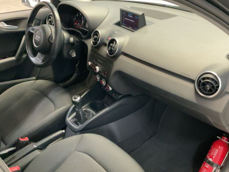 Audi A1 Sportback 1.6 TDI Attraction 2014 – снимка 17