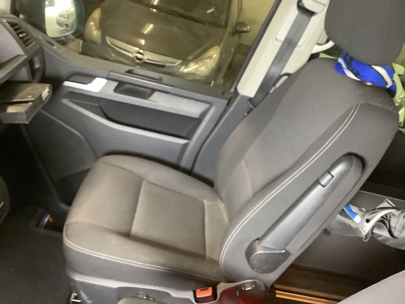 Volkswagen T6 Multivan 2.0 TDI Trendline 2017 – снимка 38