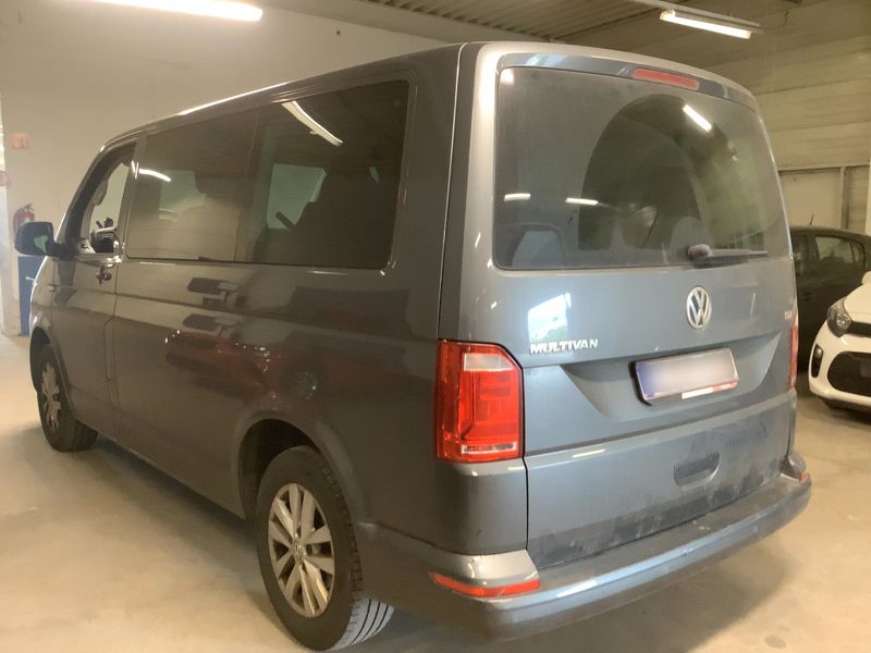 Volkswagen T6 Multivan 2.0 TDI Trendline 2017 – снимка 6