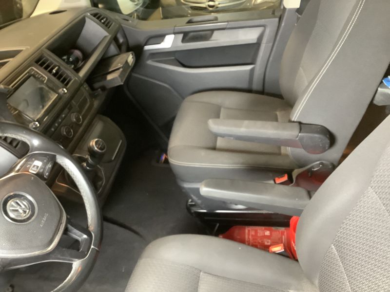 Volkswagen T6 Multivan 2.0 TDI Trendline 2017 – снимка 39