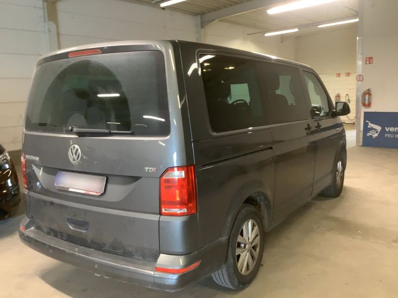 Volkswagen T6 Multivan 2.0 TDI Trendline 2017 – снимка 8