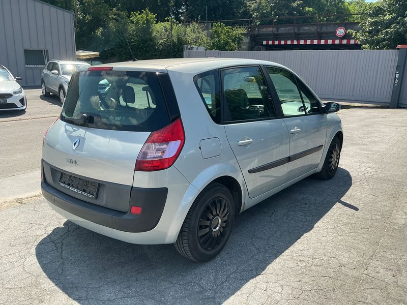 Renault Scenic 1.6 Expression Confort 2004 – снимка 2