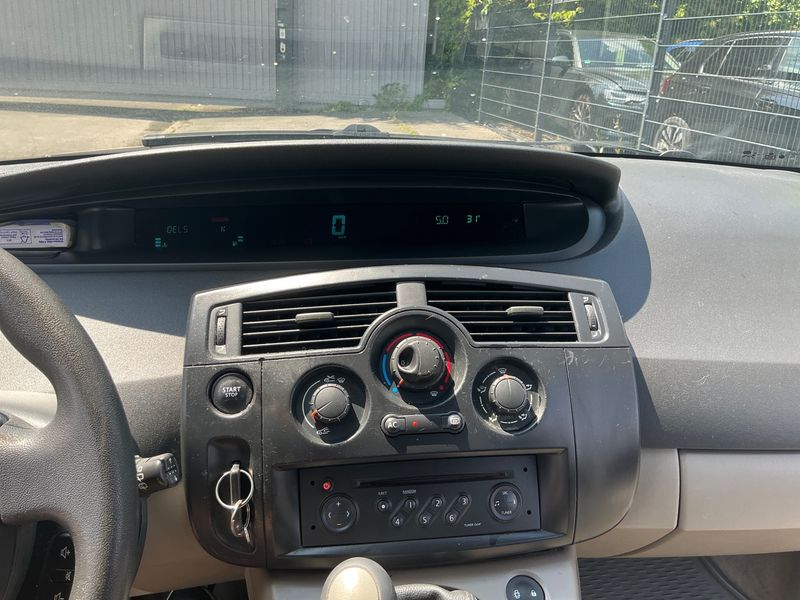 Renault Scenic 1.6 Expression Confort 2004 – снимка 4