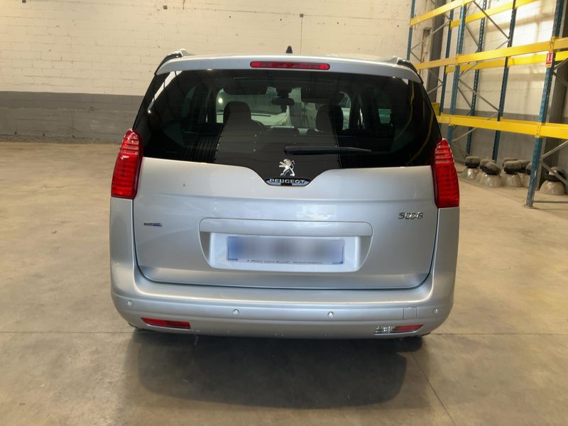 Peugeot 5008 1.6 Blue-HDi Allure 2016 – снимка 7