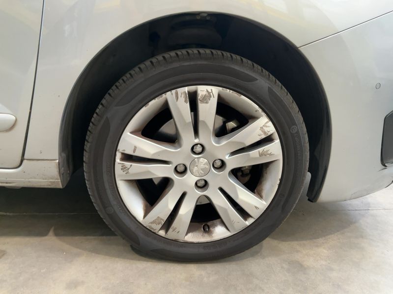 Peugeot 5008 1.6 Blue-HDi Allure 2016 – снимка 11