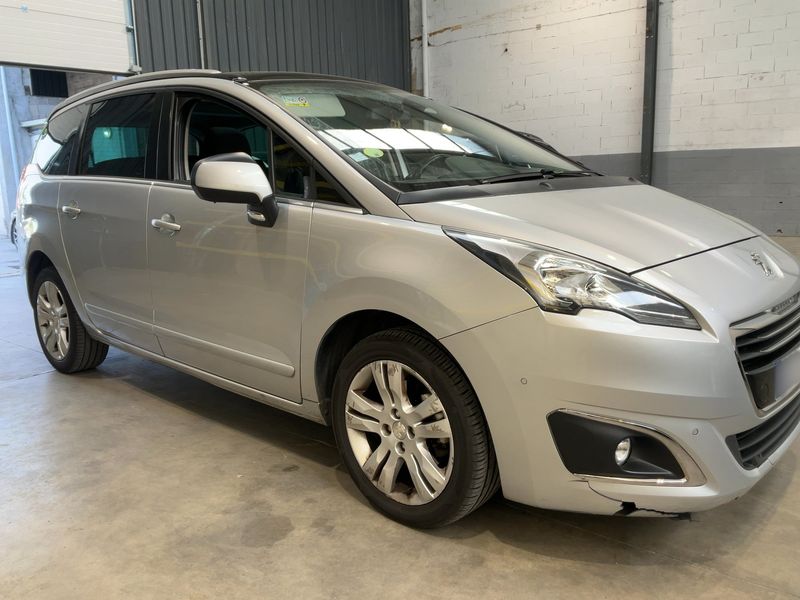 Peugeot 5008 1.6 Blue-HDi Allure 2016 – снимка 12