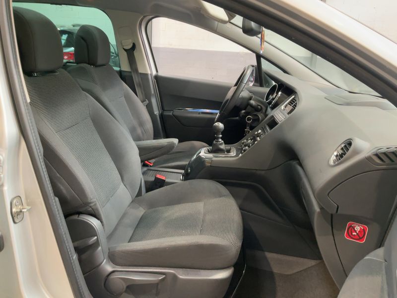 Peugeot 5008 1.6 Blue-HDi Allure 2016 – снимка 16