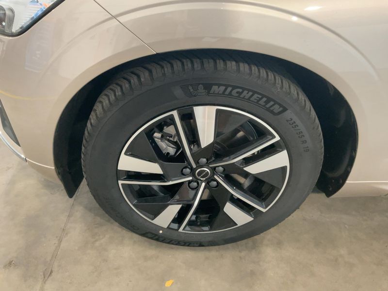 Volvo XC60 2.0 B5 Mild-Hybrid Plus Bright AWD 2026 – снимка 3