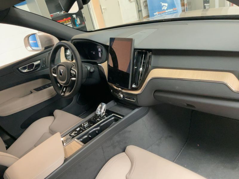 Volvo XC60 2.0 B5 Mild-Hybrid Plus Bright AWD 2026 – снимка 17