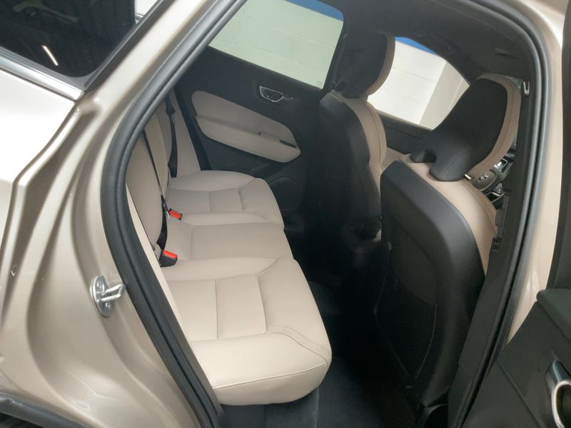 Volvo XC60 2.0 B5 Mild-Hybrid Plus Bright AWD 2026 – снимка 19