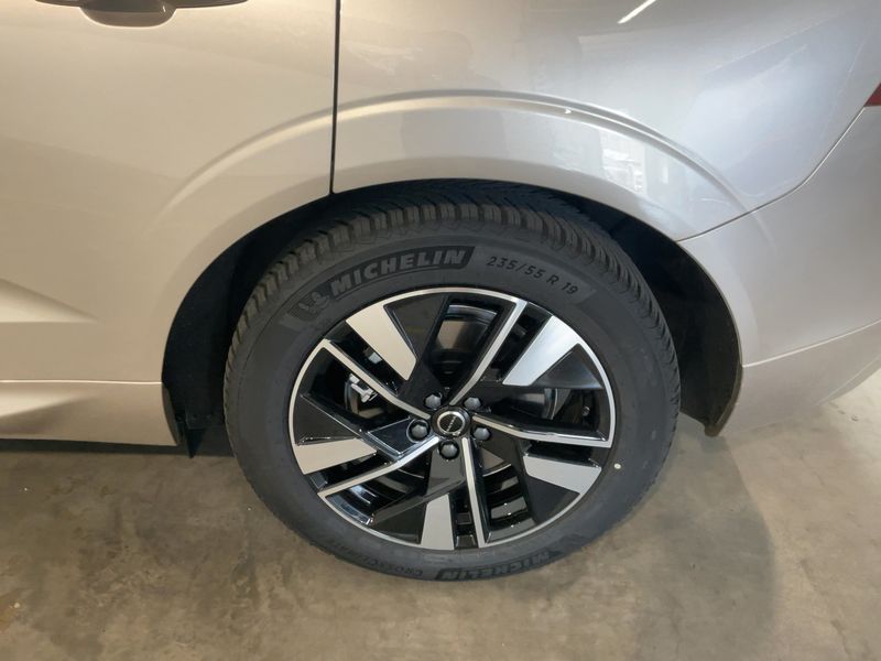 Volvo XC60 2.0 B5 Mild-Hybrid Plus Bright AWD 2026 – снимка 5