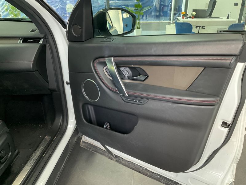 Land Rover Discovery Sport D180 R-Dynamic AWD 2019 – снимка 32