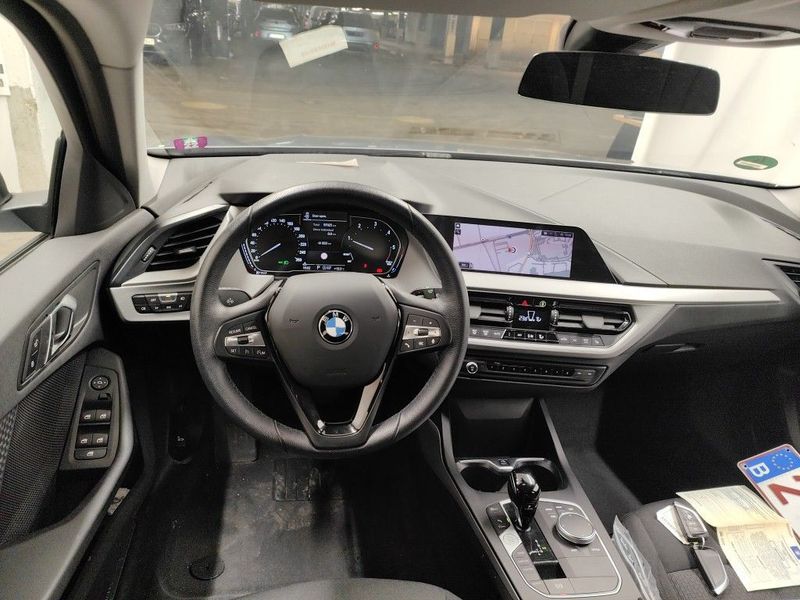 BMW 1er 116d Advantage 2022 – снимка 11