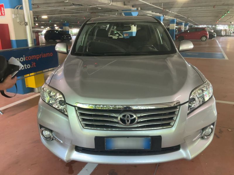 Toyota RAV 4 2.2 D-4D 2012 – снимка 14