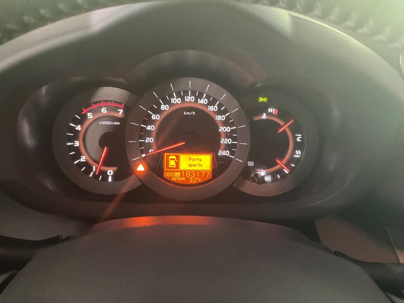Toyota RAV 4 2.2 D-4D 2012 – снимка 18