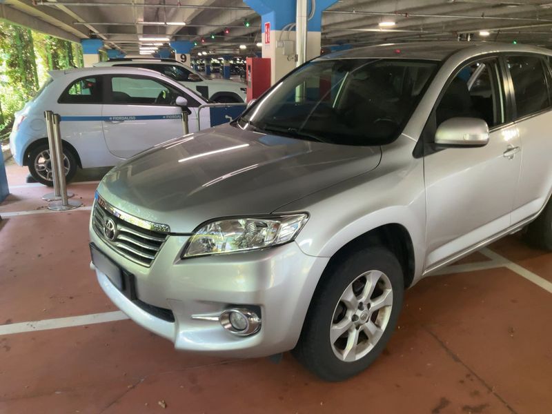 Toyota RAV 4 2.2 D-4D 2012 – снимка 2