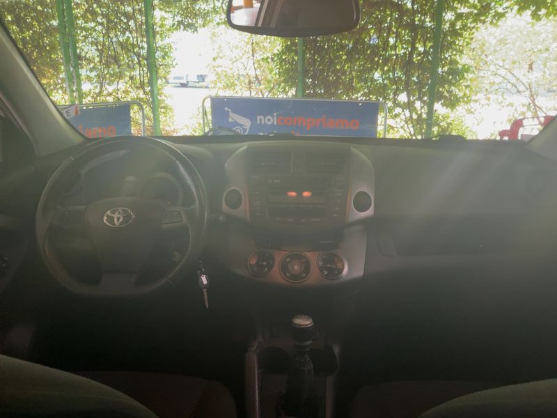 Toyota RAV 4 2.2 D-4D 2012 – снимка 17