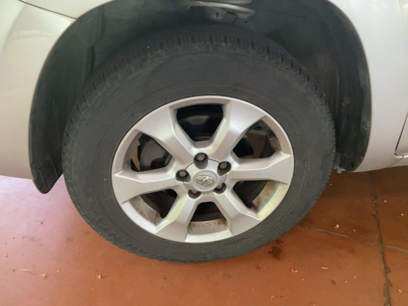 Toyota RAV 4 2.2 D-4D 2012 – снимка 3