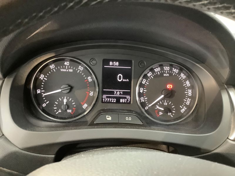 Skoda Rapid Spaceback 1.2 TSI Drive 2014 – снимка 18