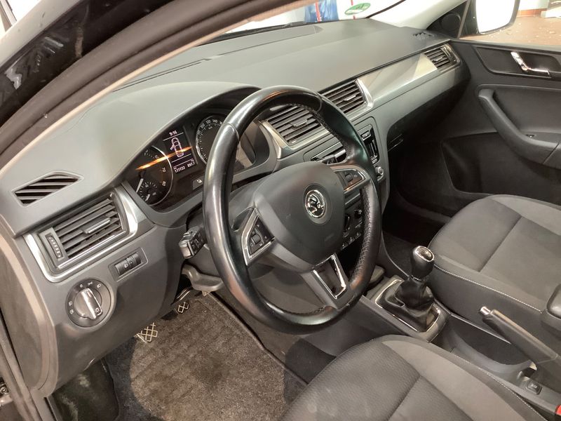 Skoda Rapid Spaceback 1.2 TSI Drive 2014 – снимка 34