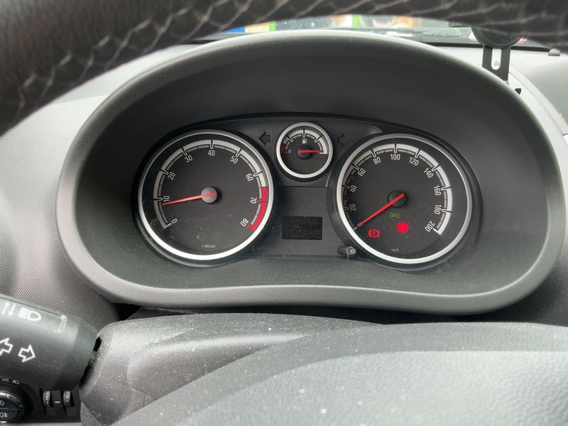 Opel Corsa 1.4 Satellite 2011 – снимка 4