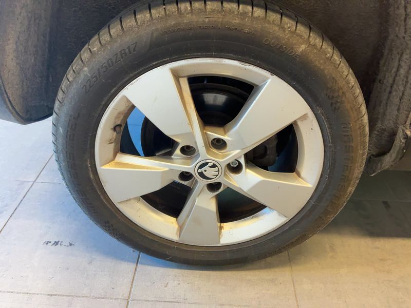 Skoda Yeti 2.0 TDI Elegance Outdoor 4x4 2015 – снимка 17
