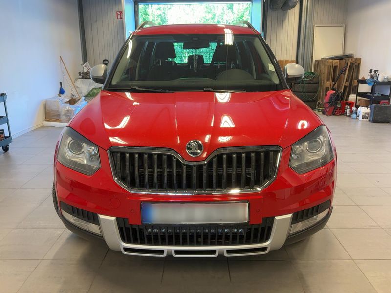 Skoda Yeti 2.0 TDI Elegance Outdoor 4x4 2015 – снимка 9