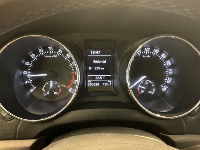 Skoda Yeti 2.0 TDI Elegance Outdoor 4x4 2015 – снимка 13