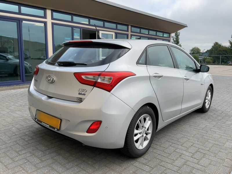 Hyundai i30 1.6 GDI Style 2013 – снимка 8